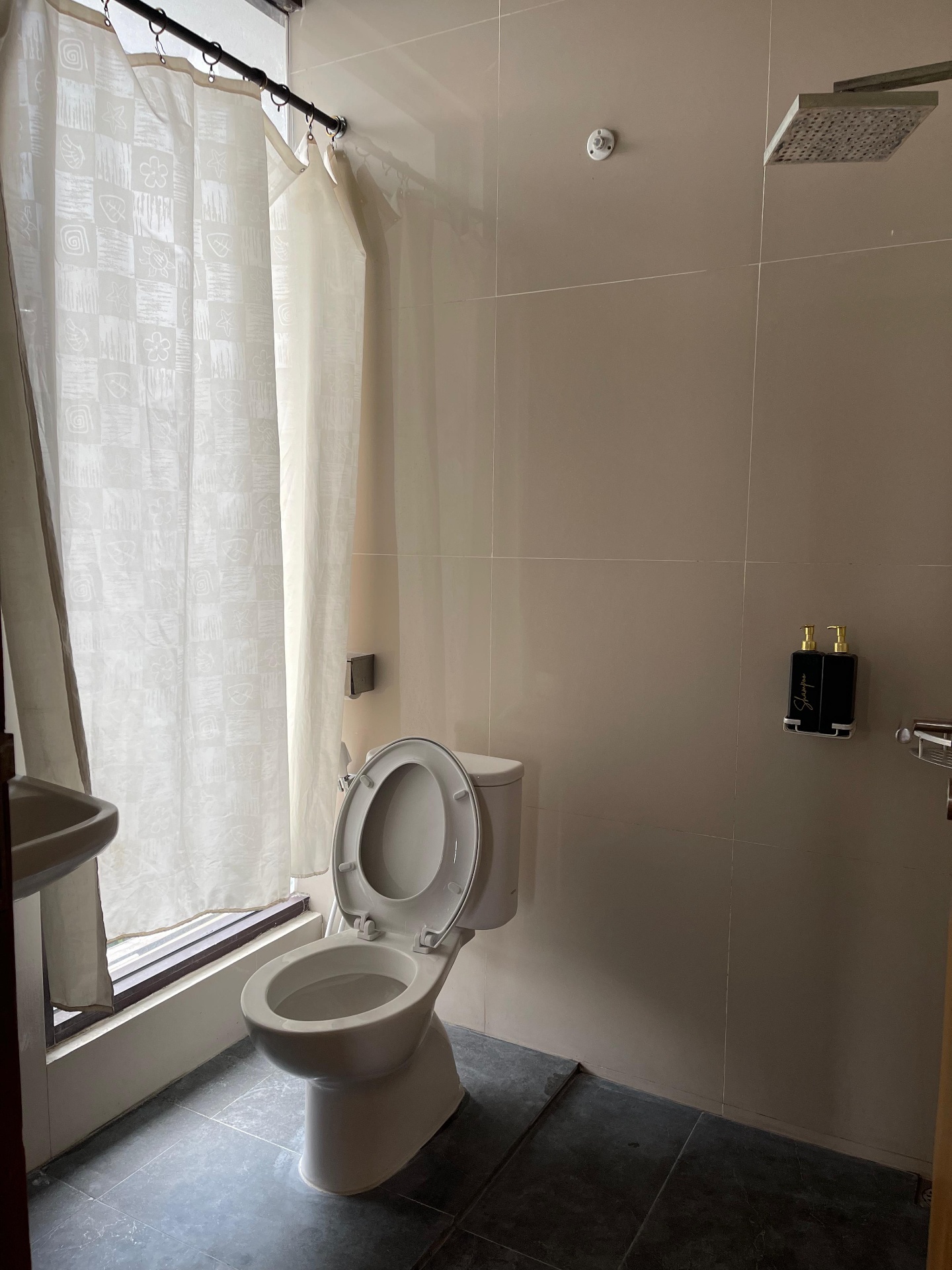 Guest bathroom with rain shower