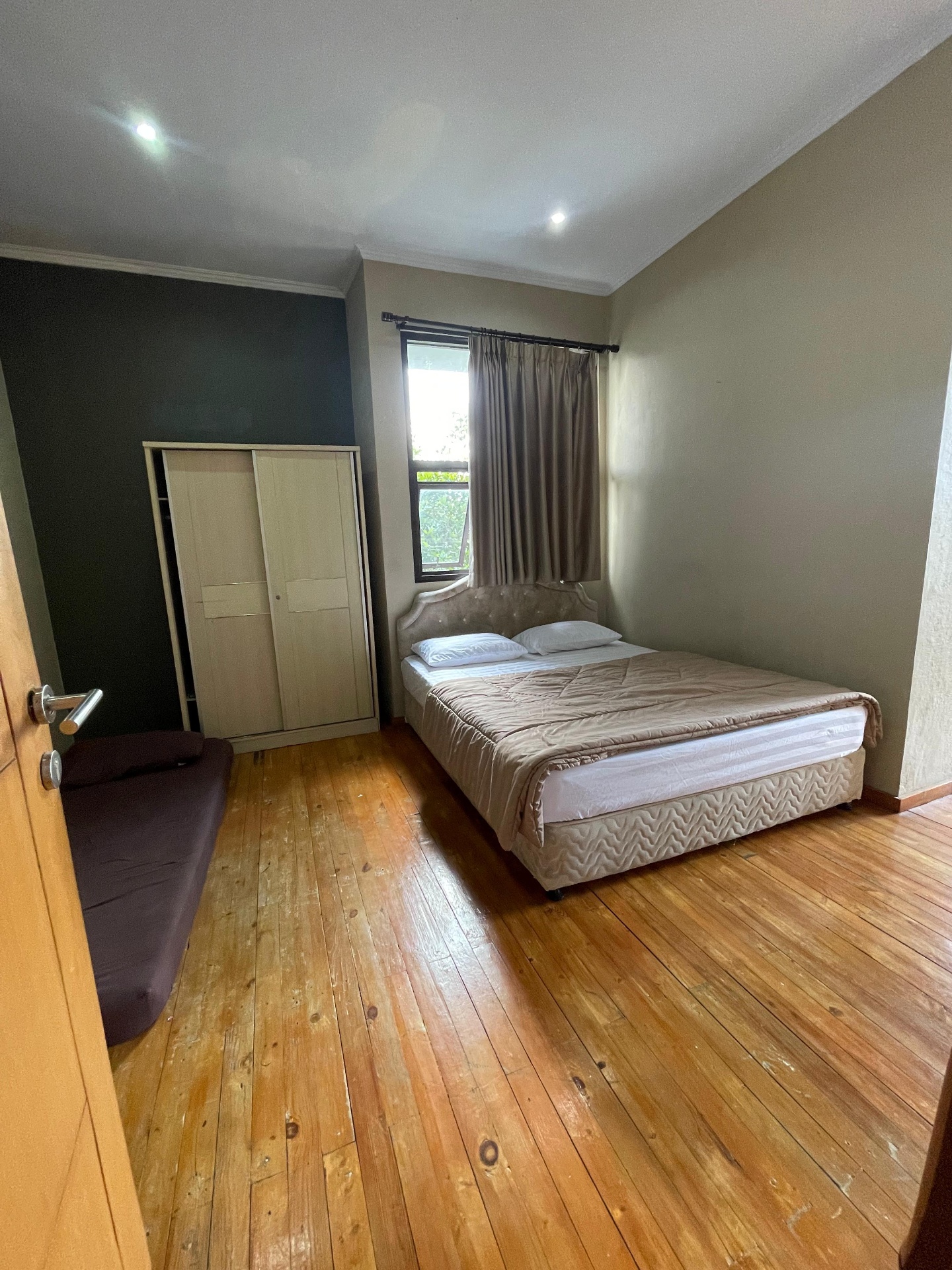 Master bedroom with queen bed