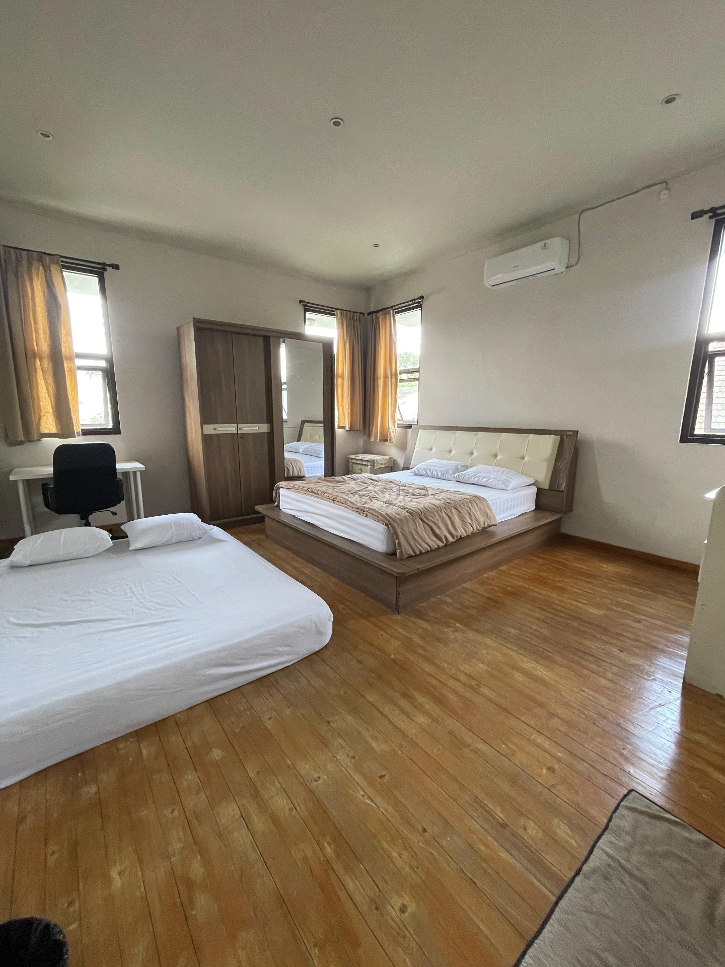 Family room with twin platform beds